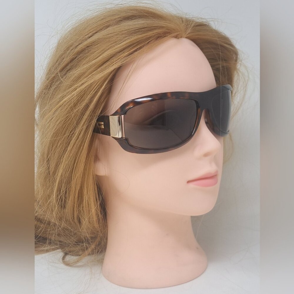 Gucci Tortoiseshell Sunglasses - Picture 6 of 16